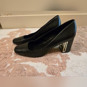 DKNY Square Toe Leather Block Heels Pumps Gold Hardware Black Size 7.5